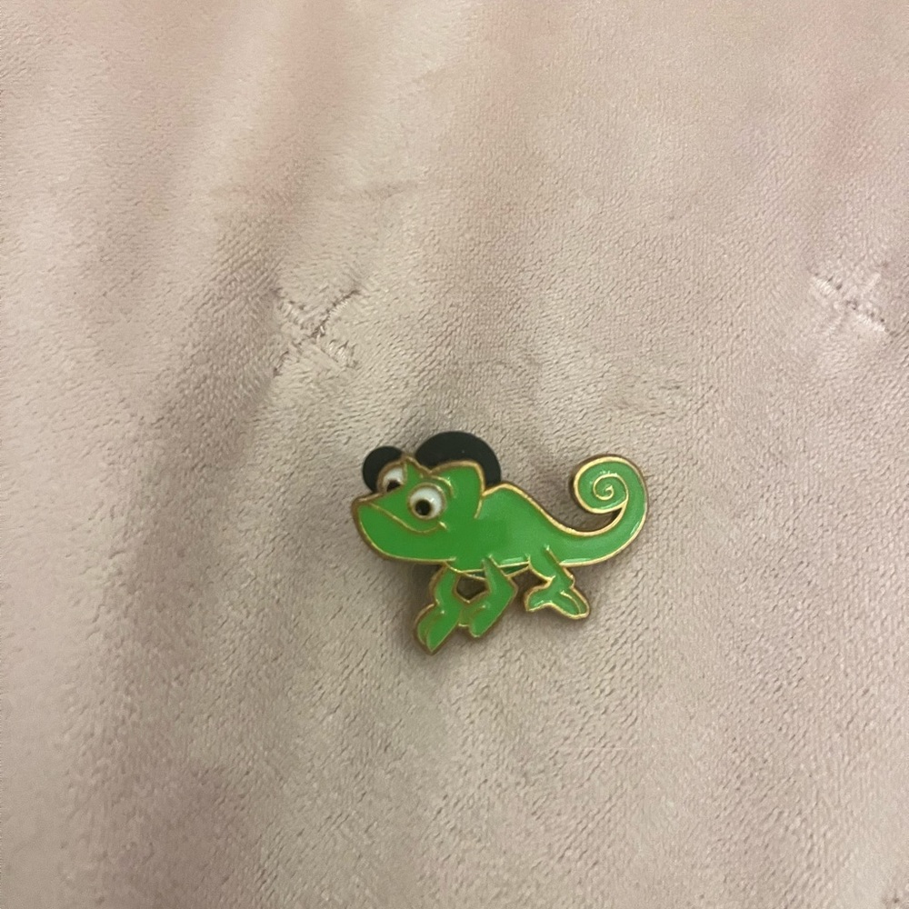 disneyland pascal pin tangled